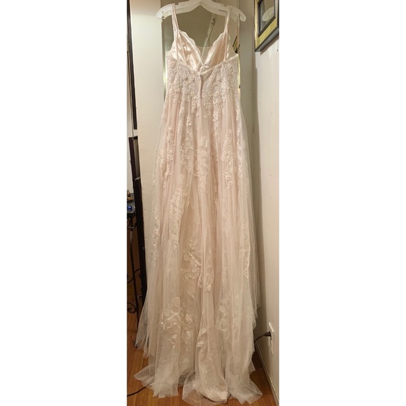Scalloped A-Line Wedding Dress (Melissa Sweet) - Picture 2 of 8